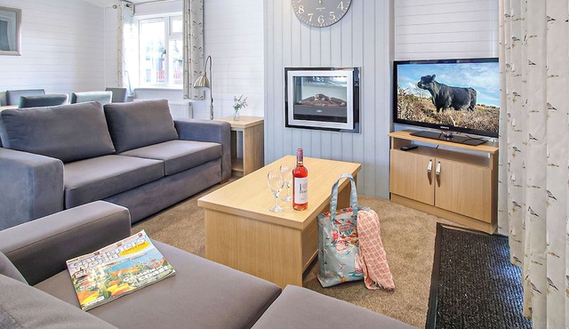4 bedroom accommodation in Milford-on-Sea, Nr Lymington