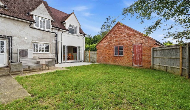 4-Bedroom Country Escape with Panoramic Views
