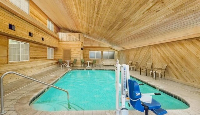 4 Comfortable Rooms w/Free Breakfast & Pet-Friendly Amenities just off Hwy 6 in Atlantic