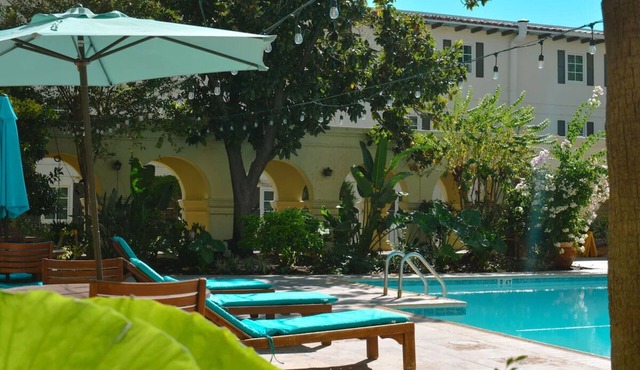 4 Pet-Friendly Double Suite w/Grill, Pools, & Hot Tub | Near Museums & Downtown in Laredo