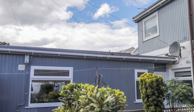 4A CARNY STREET, pet friendly, country holiday cottage in Macduff