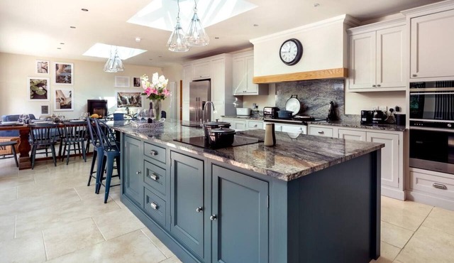 5 Bed in Lymington (oc-88733)
