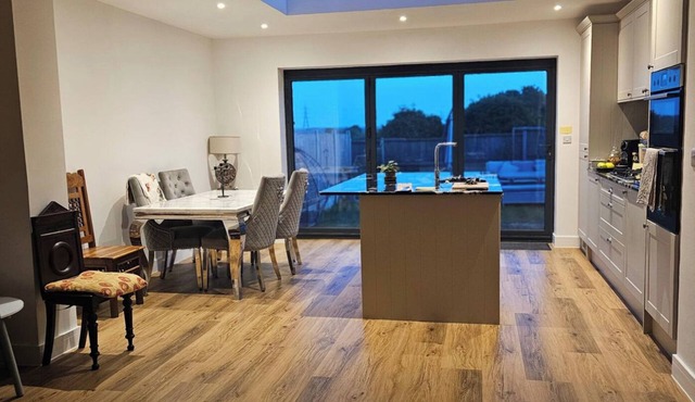 5 Bed -Sleeps 7 -New Build -Detached Property