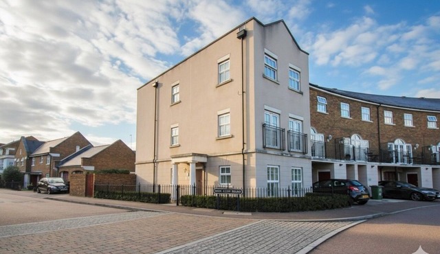 5 Bedroom 8 Bed house in Bluewater Kent in Greenhithe
