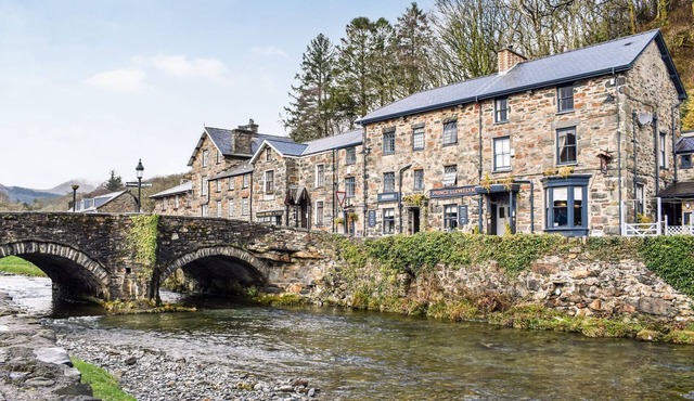 5 bedroom accommodation in Beddgelert