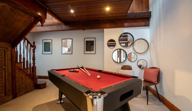5BR Converted Church - Parking - Pool Table - WiFi