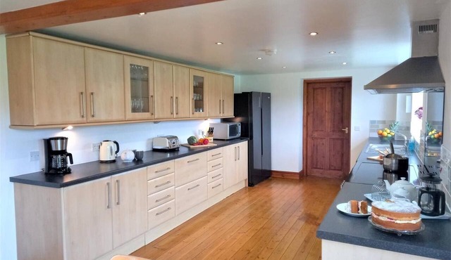 6 Bed in Llandovery (oc-82441)