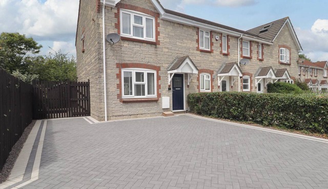 7 CWRT Y CADNO, pet friendly, with a garden in Llantwit Major