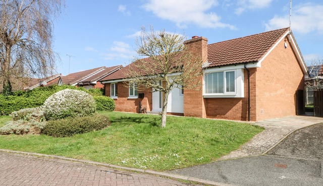 7 MARL CROFT, family friendly, character holiday cottage in Chester