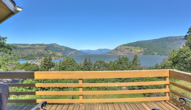 Amber Sunset - Views! Spacious, Light Bright, Gorge-ous Views! in Mosier