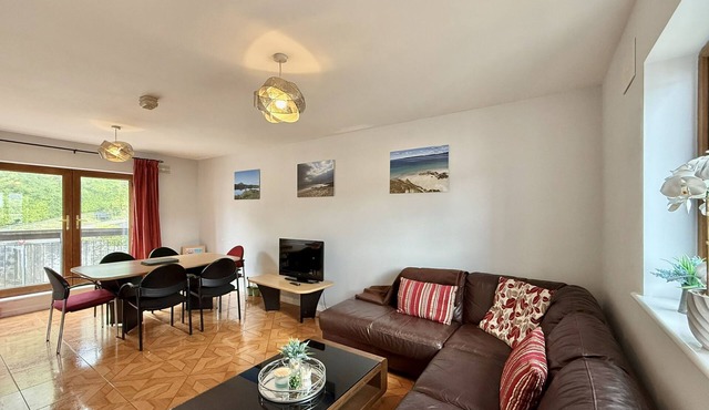 Apartment 514 - Clifden - sleeps 6 guests in 3 bedrooms