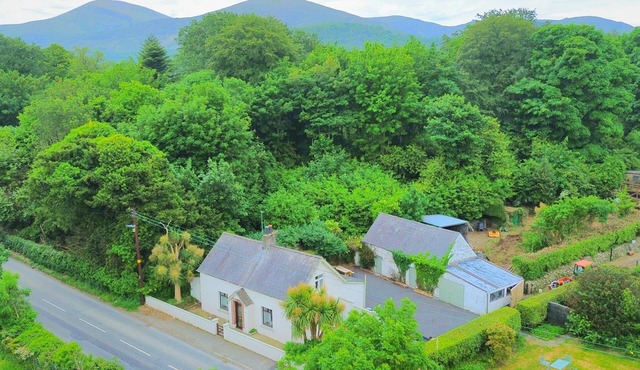 At entrance of Tollymore Park! Family sized house with large garden and parking