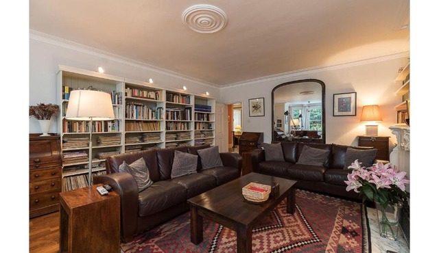 AVAL Elegant 2 bed near Hampstead and Camden, sleeps 4