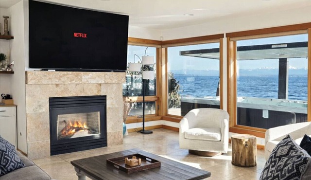 Beachfront home with Pool, Hot Tub, and Dogs OK in Clinton