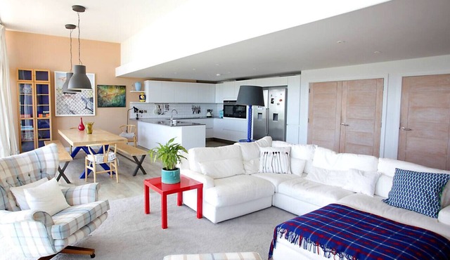 Beachfront Penthouse 4 Bedroom in Hythe
