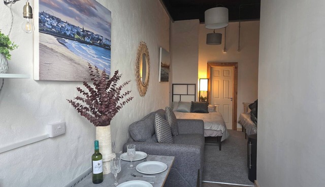 Beachfront Studio Suite Downhill Free Parking