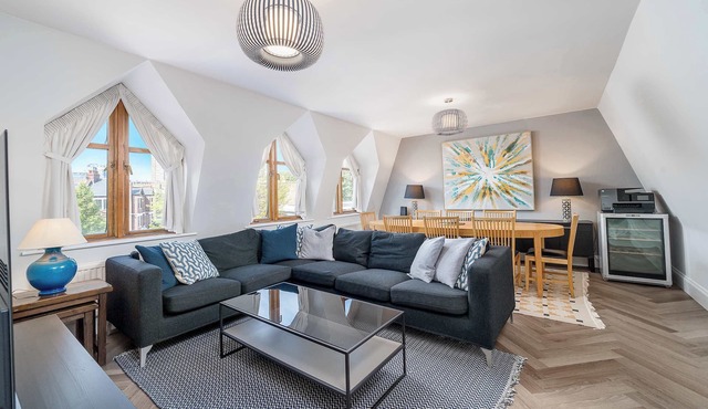 Beautiful 2 bed flat near Battersea park
