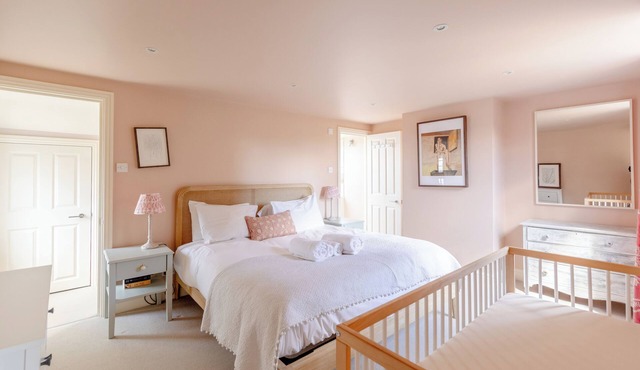 Beautiful Family-Friendly 3BD House - North Sheen!