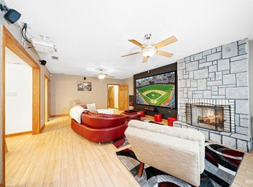 Beautiful home in Bridgeview! in Bridgeview