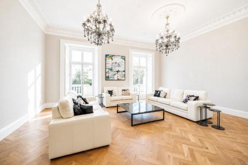 Belgravia Mega Mansion, 6000sqft, Tennis Court, Garden, 4BR