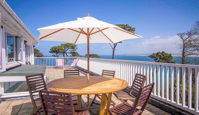 Birdsong St Ives. Detached Reverse Level Family Garden Home Stunning Sea Views