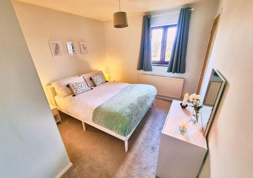 Bluebirds Cottage - Light and Airy 2 Bed in Bourton