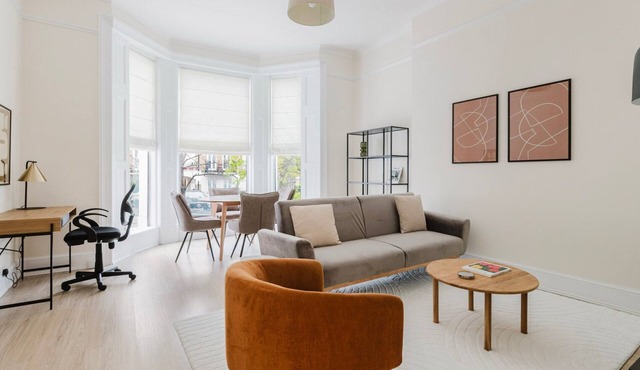 Blueground | Holland Park, terrace, nr Holland Park