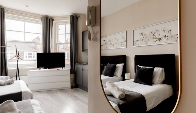 Brand New Triple Studio Finchley Road F9