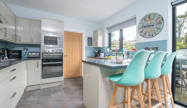 Brierbank, Holiday Property Tenby, Sleeps 10, 5 bedrooms, bathrooms
