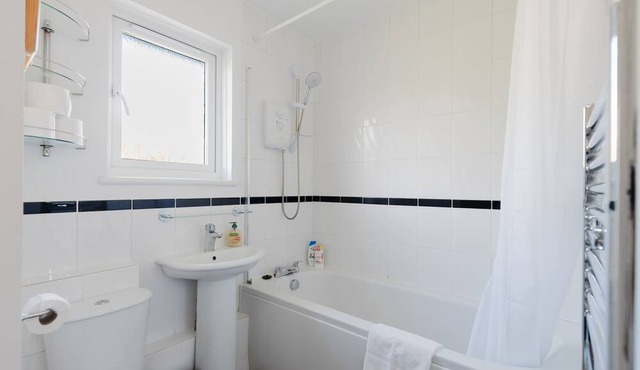 Bright 1 BDR Apartment with Private Terrace