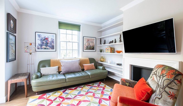 Bright 1BR Kensington Apartment with Private Patio Near Gardens