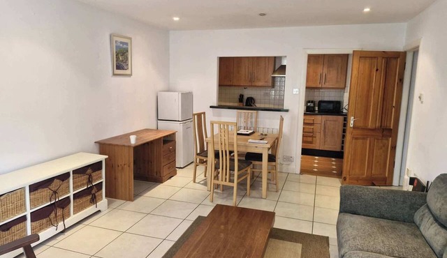 Bright 2 BDR APT on Charlotte Quay Dublin