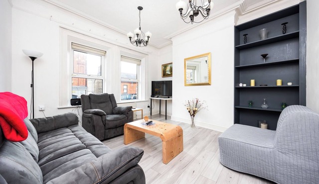 Bright 3BR Flat in City Center 16 min Bus to Temple Bar