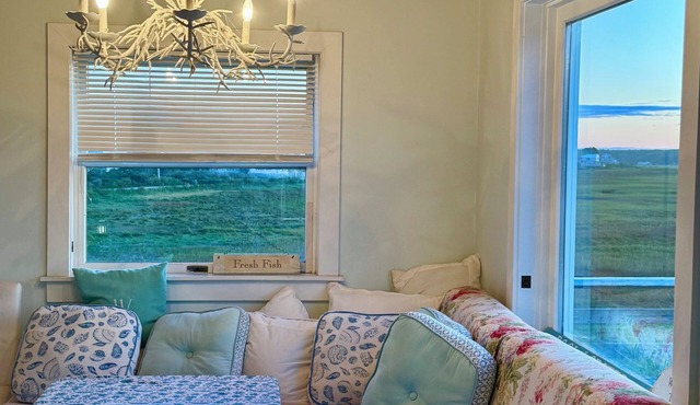 Bright Beach Cottage, Waterviews, Dog Ok, Honeymoon, Weddings in Biddeford Pool