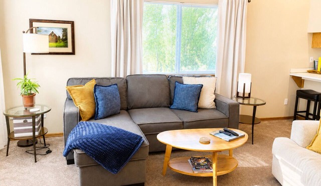 Bright, Single-level 2BR/2BA Townhome with Open Living Spaces and Relaxing Patio in Pullman