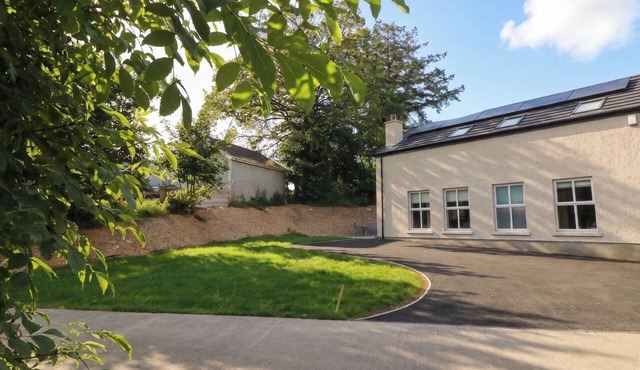 BROOK COTTAGE, pet friendly, with open fire in Coleraine