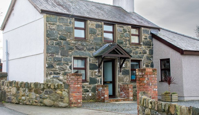 Bryn Bethel - sleeps 6 guests in 3 bedrooms