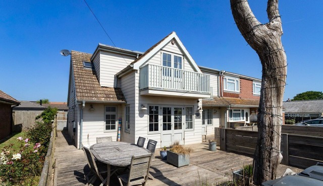 Camber Beach House - Five Bedroom Villa, Sleeps 10