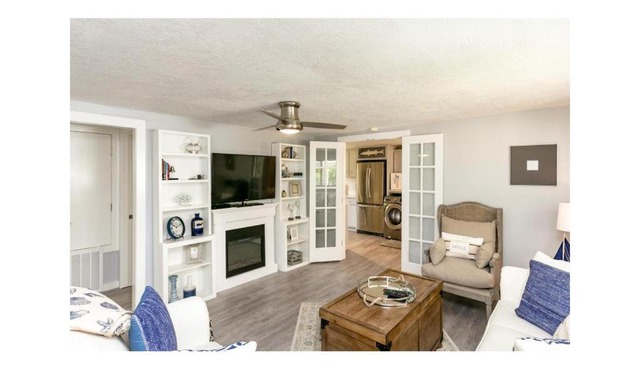 Cape Cod Cottage in Port Aransas