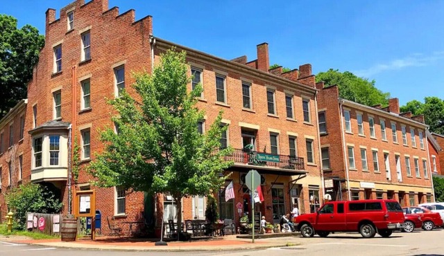 Caroline`s Place in Historic Roscoe Village in Coshocton