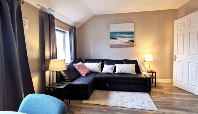 Central 1-BED APT Fast Reliable WIFI*work remotely