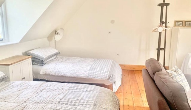 Central Ely 3 bed 2 bathroom smart apartment