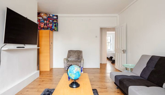 Central London 2BR APT, Ideal for Work & Family, Walk to London Bridge & Eye