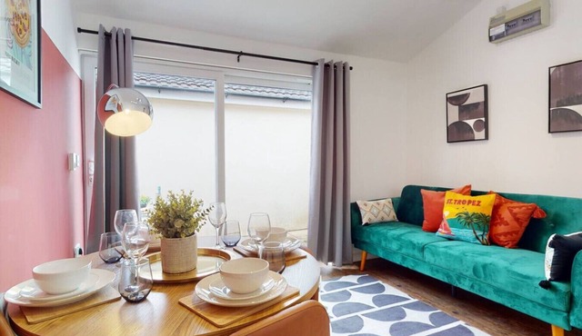 Central & Modern | Fast WIFI | 5 Min to Centre