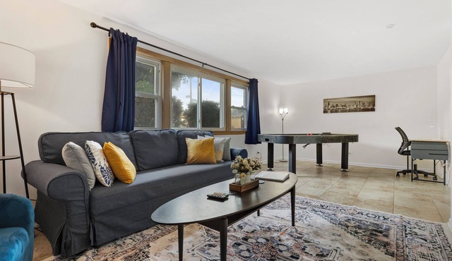 CentralChgo/2BR1Bath/PublTrans/Wifi/Garage/Laundry in Cicero