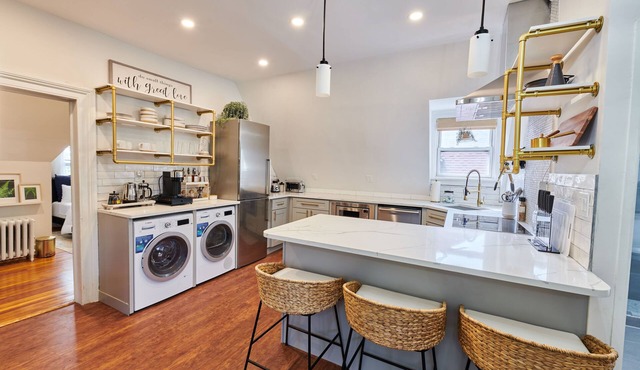 Charming 1 BDRM + Sofabed + 1 BATH Brooklyn Home in Brooklyn