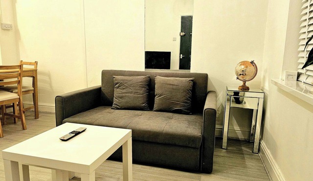 Charming 1 Bedroom Apartment in Bridgend