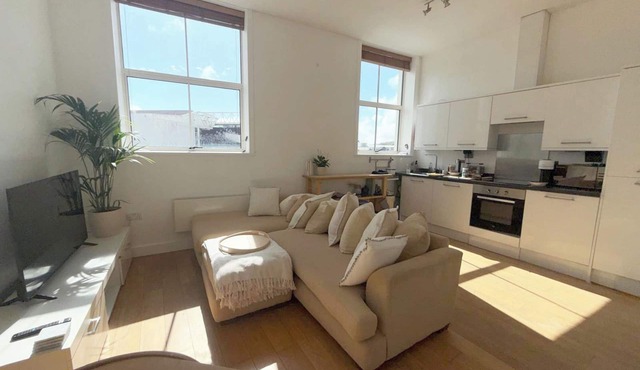 Charming 2-Bedroom Apartment in Vibrant Southville