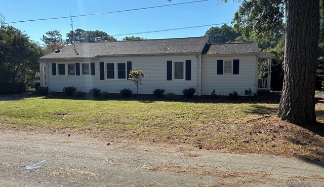 Charming 3-bedroom house with WiFi, AC in fantastic Gloucester Point in Gloucester Point