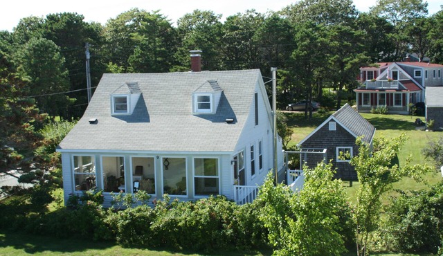 Charming Cottage With Ocean Views in Biddeford Pool. 200 Yards to 2 Mile Beach in Biddeford Pool